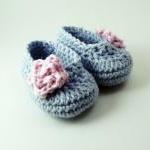 Rose baby booties - blue an..