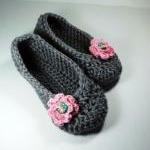 Women's house shoes, slippe..