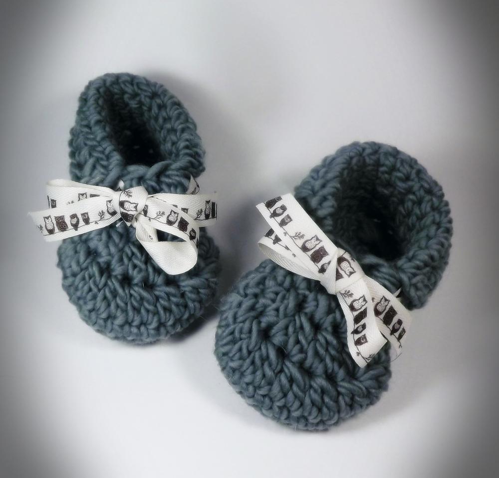 Toddler Slippers, green wool shoe size 5 to 7, owl ribbonFrom bystephaniesmith