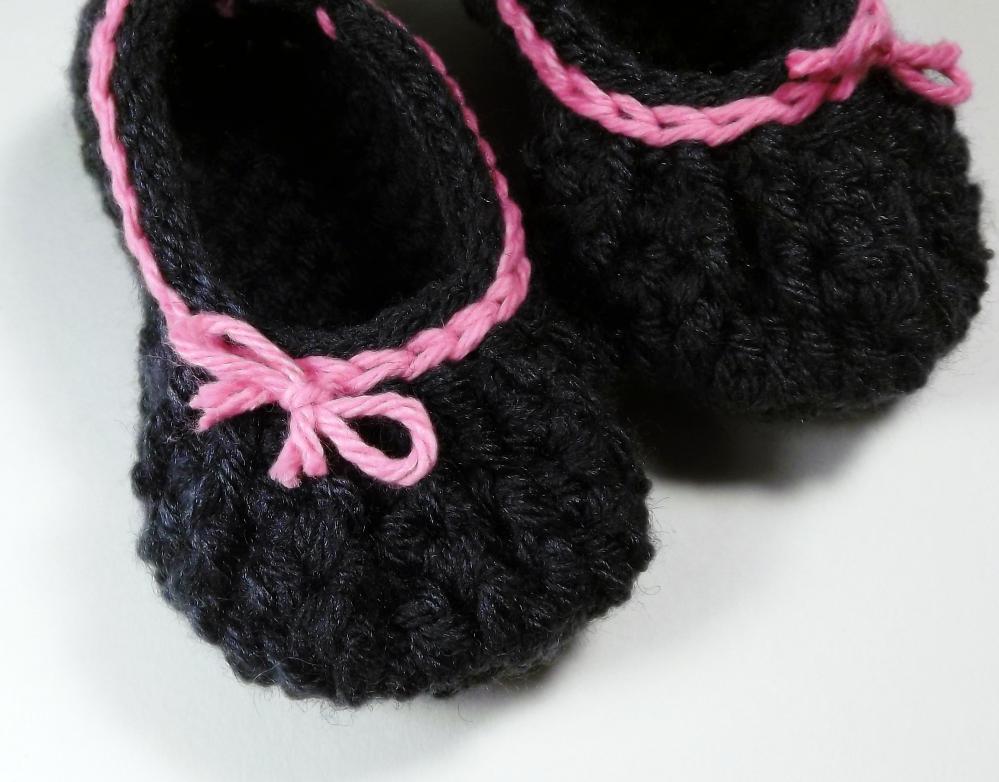 Bow baby booties - gray with pink trim
